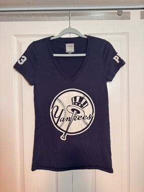 Victorias Secret PINK New York Yankees 2010 tshirt
